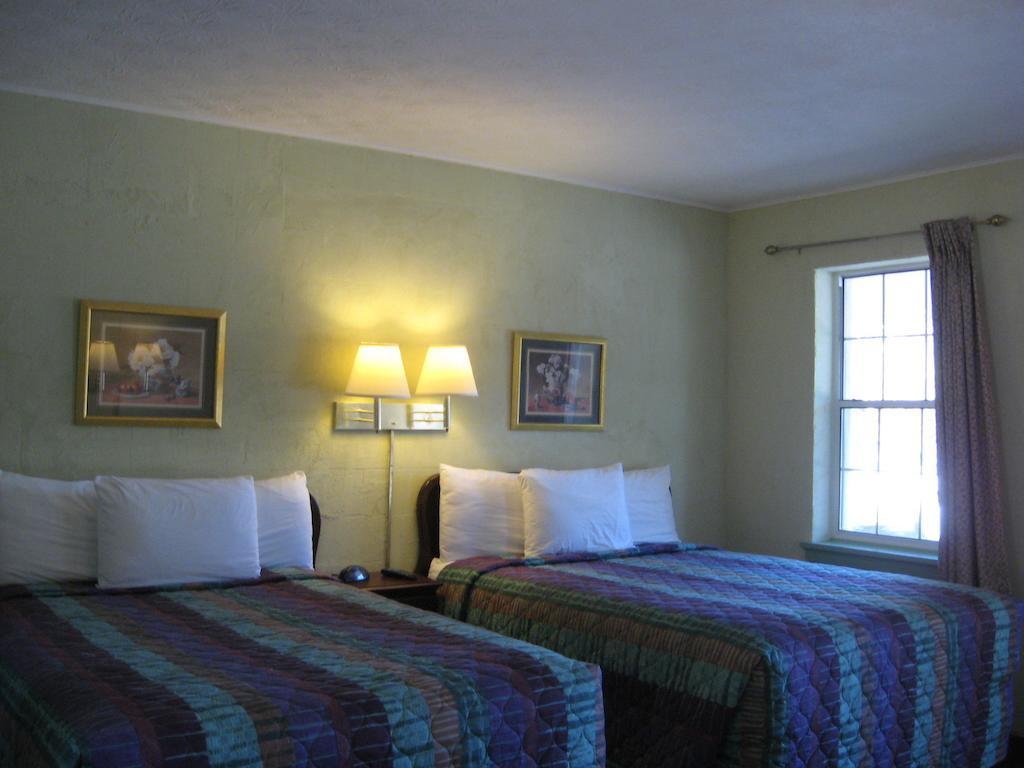 White Columns Motel Pine Mountain  Szoba fotó